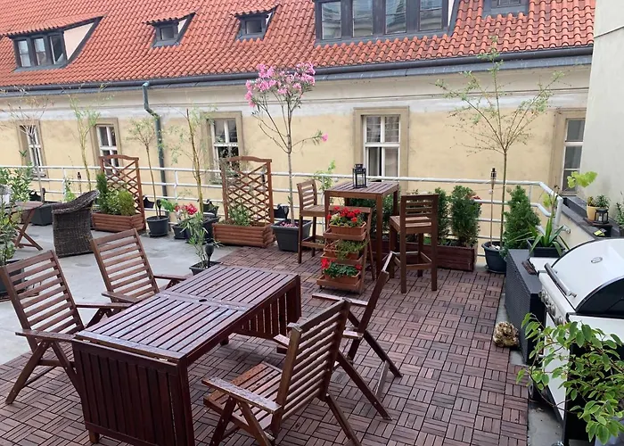 Anenska By Charles Bridge 2